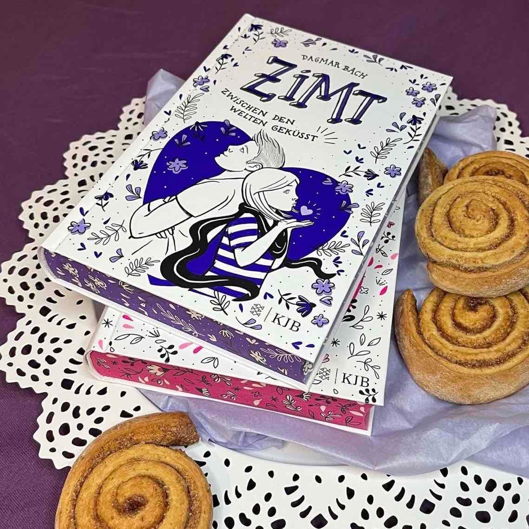 originell, charmant, humorvoll
Auch "Zimt - Zwischen den Welten geküsst" liest sich locker flockig und versüsst einem den Alltag mit viel Humor. Dagmar Bach hat einmal mehr ein Wohlfühlbuch der Extraklasse geschaffen, aus dem man einfach nicht mehr auftauchen möchte.