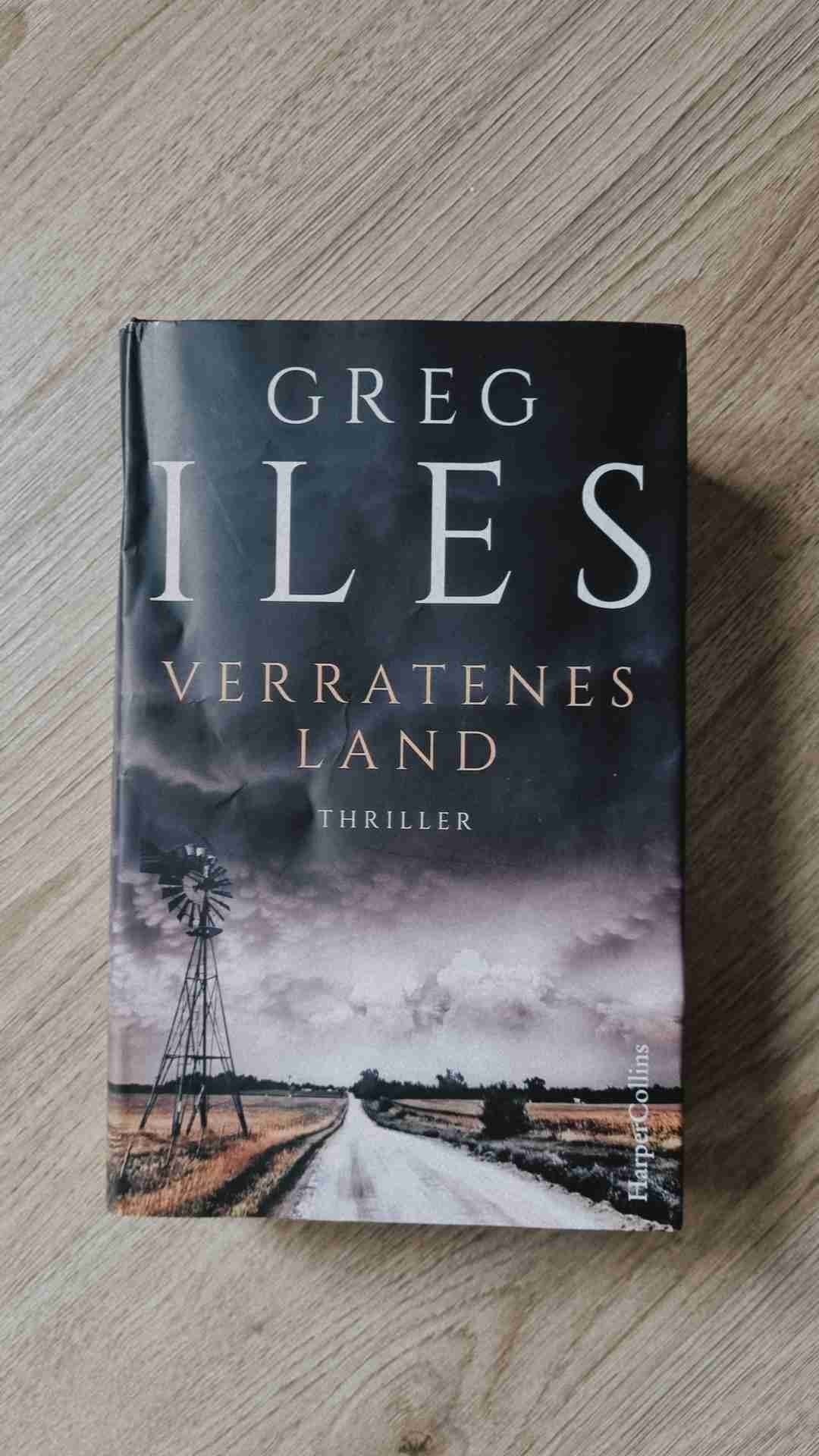 Mein erstes Buch von Greg Iles und wow, wow, wow 🤩 Wusste gar nicht was ich erwarten soll und wurde positiv überrascht! Ich kam direkt in die Story rein, auch wenn ich die ganzen Sprünge in die Vergangenheit am Anfang etwas langwierig fand. Das war jedoch wichtig und gehört nun mal dazu. Spannend war es auf jeden Fall. Den Protagonisten fand ich richtig klasse. Mal ein realistischer Charakter und kein Rambo 👍🏻 5 ⭐️ zurecht verdient