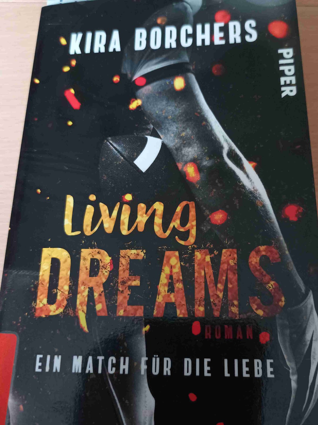 Das Buch war die reinste Achterbahnfahrt. Witzig, traurig, dramatisch und spannend zugleich. Es war grandios. 🤩