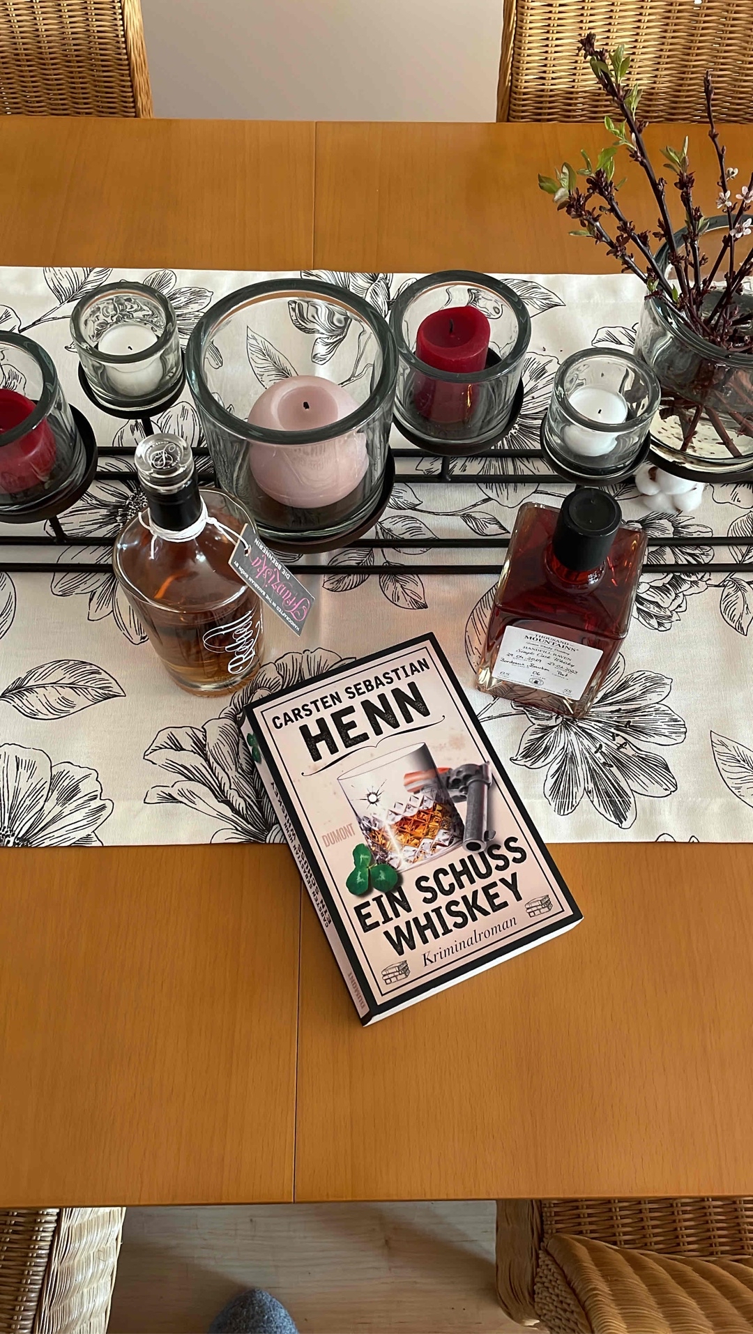 Dieser Schuss Whiskey ist geschmacklich spannend, im Nosing top, brennt im Gaumen leider etwas 🔥🥃