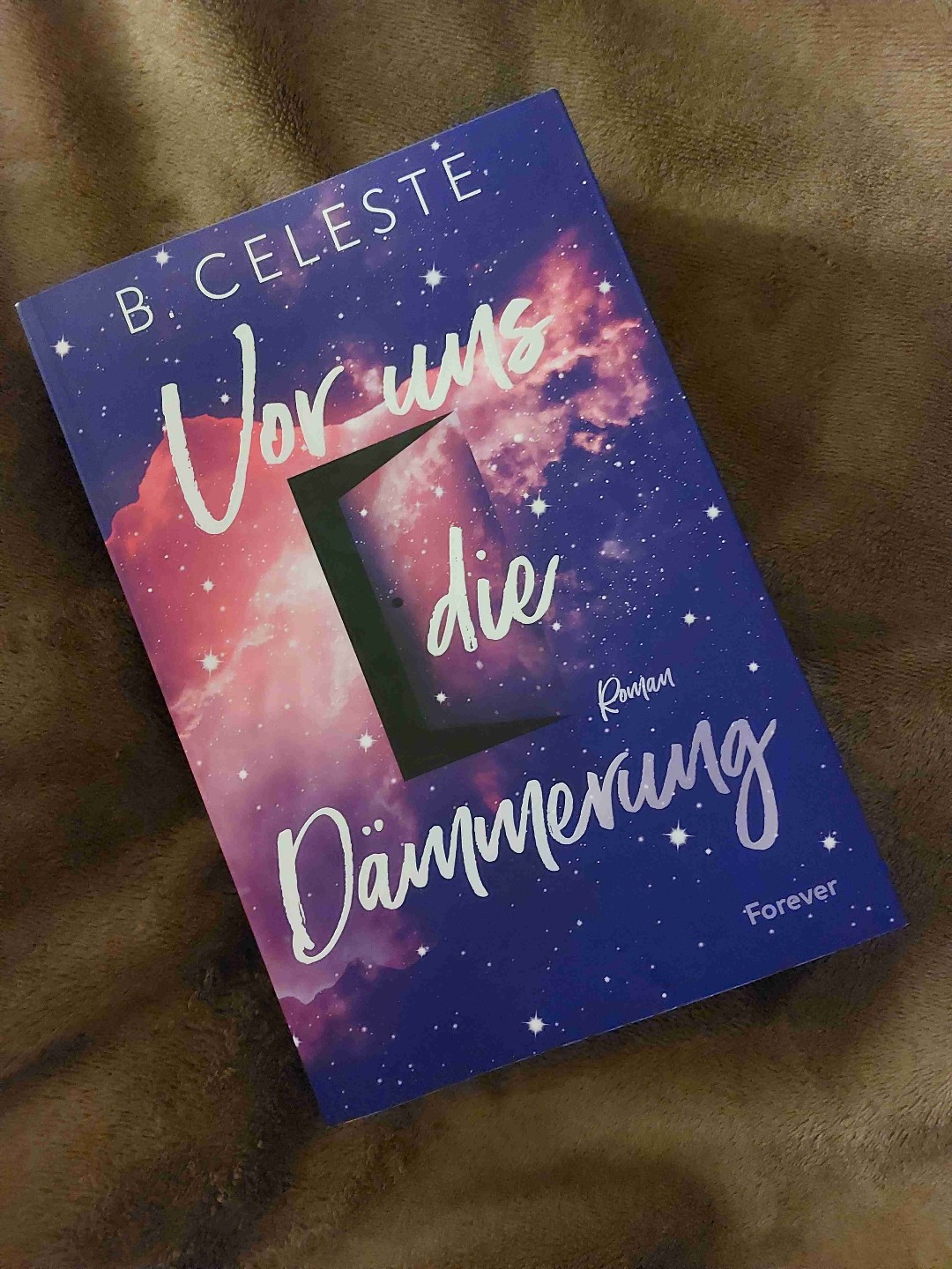 Wow.
Diese Buch geht so unter die Haut. Die Geschichte ist so schön geschrieben.
Aufjedenfall ein Jahreshighlight für mich.