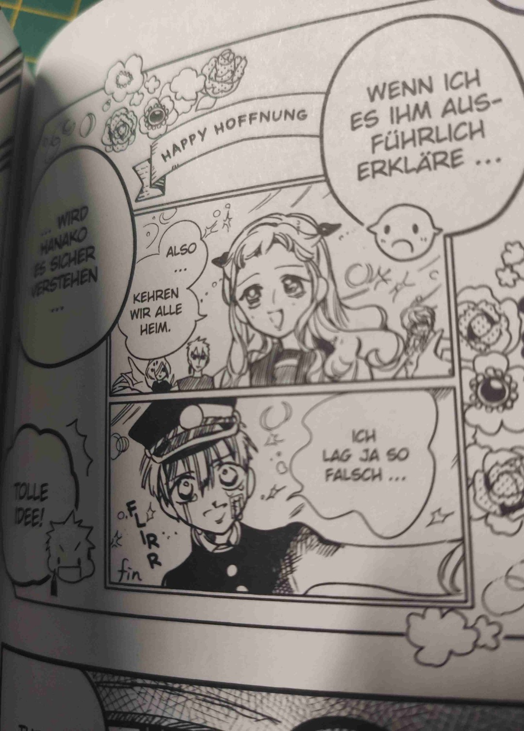 So "düster" es auch teilweise wird, da sind so stumpfe Sachen dabei, da lach ich einfach los
Mir gefällt die Entwicklung von Nenes und Hanakos Beziehung zueinander sehr gut - langsam könnten die aber mal zu potte kommen und sich sagen, dass sie sich lieb haben #ungeduldig