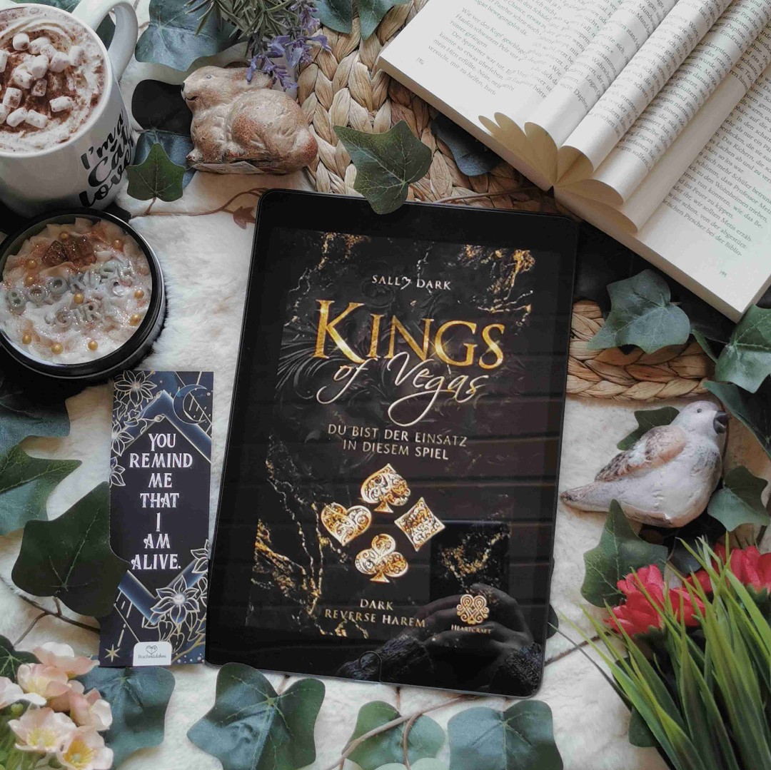 "Kings of Vegas" war definitiv ein krasser Auftak, den ich jedem Fan des Genres nur ans Herz legen kann. An Zeus und Knox würde ich mir auf jeden Fall auch gerne die Finger verbrennen! Es wird gefährlich, heiß und emotional. Ich kann Band 2 kaum erwarten 🤎