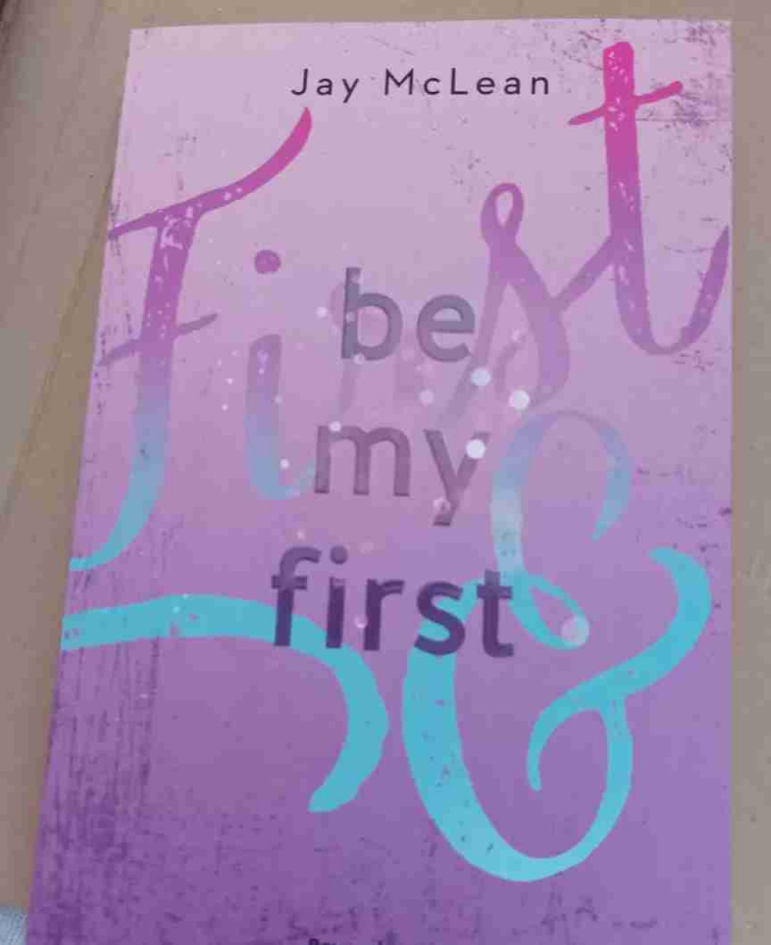 Das Buch hat mir sehr gut gefallen. Es war gefühlvoll, traurig und fesselnd zugleich. Schade das es zu Ende ist, aber ich habe ja noch band 2 vor mir. 🤩😍🥰☺️😊 Und darauf freue ich mich schon.