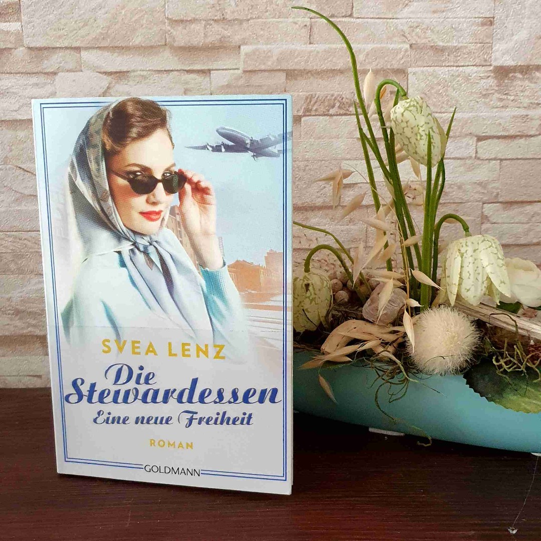 ⭐️⭐️⭐️⭐️⭐️
Wunderbare Unterhaltung!Ich habe diesen Roman unheimlich genossen und bin sehr froh, dass die Fortsetzung schon erschienen ist, so dass ich bald lesen kann, wie es mit Margot und ihren Freunden weitergeht!
