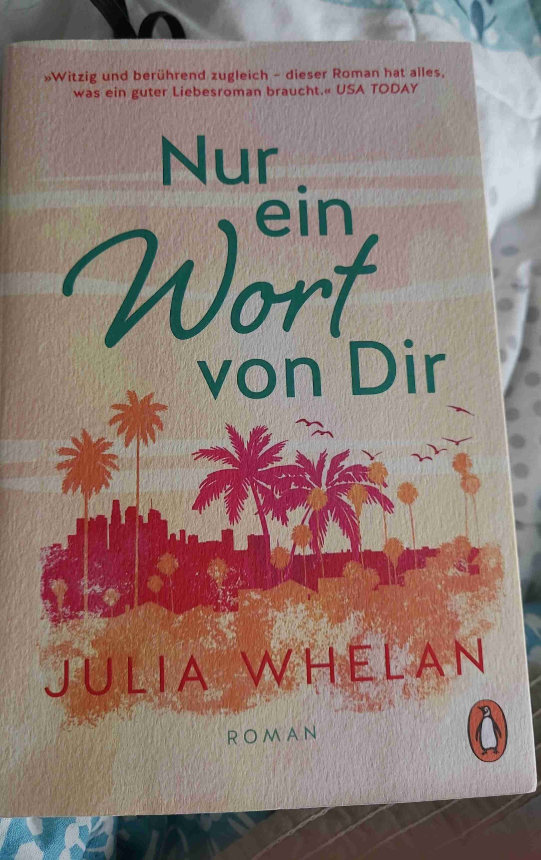 Sehr gelungene Geschichte rund um eine Frau, die ihre Schauspielkarriere aufgeben muss. Sie beginnt Hörbücher einzusprechen und ist sehr angesehen, doch ihr Herz ist leider nicht zufrieden. Ein ganz besonderes Projekt bringt sie mit dem King des Romance Hörbuchs zusammen. Zwei Menschen, die mit ihrem Leben hadern und sich kennenlernen ohne je einander gesehen zu haben.