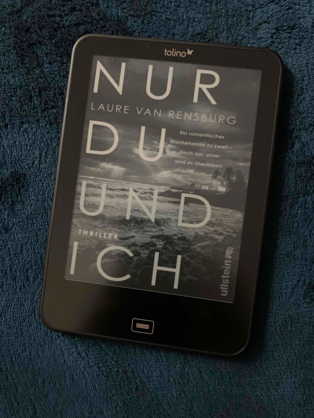 Die Geschichte nimmt einen echt mit.
Anfangs noch „nur“ ein Thriller, entwickelt sich das echte Leben in dieser Geschichte und zeigt mal wieder, wie abscheulich die Welt da draußen sein kann. Die Autorin erzählt teils ihre eigene Geschichte und man spürt sehr wohl die Gefühle dahinter. Der Aufbau des Buches ist alles in allem sehr gut. Spannend und mitreißend.