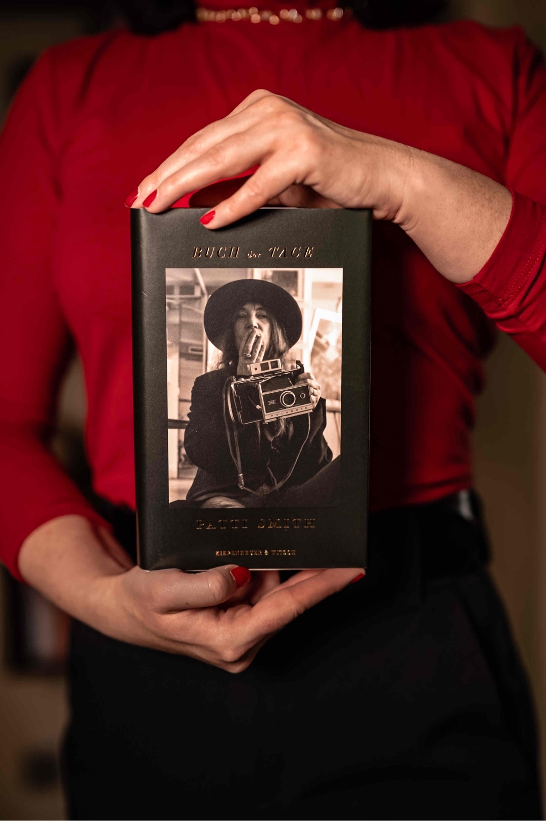 Patti Smith bringt Instragam auf Papier und erschafft ein immerwährendes Kalendarium, das einem kulturellen Zeitzeugnis gleichkommt.