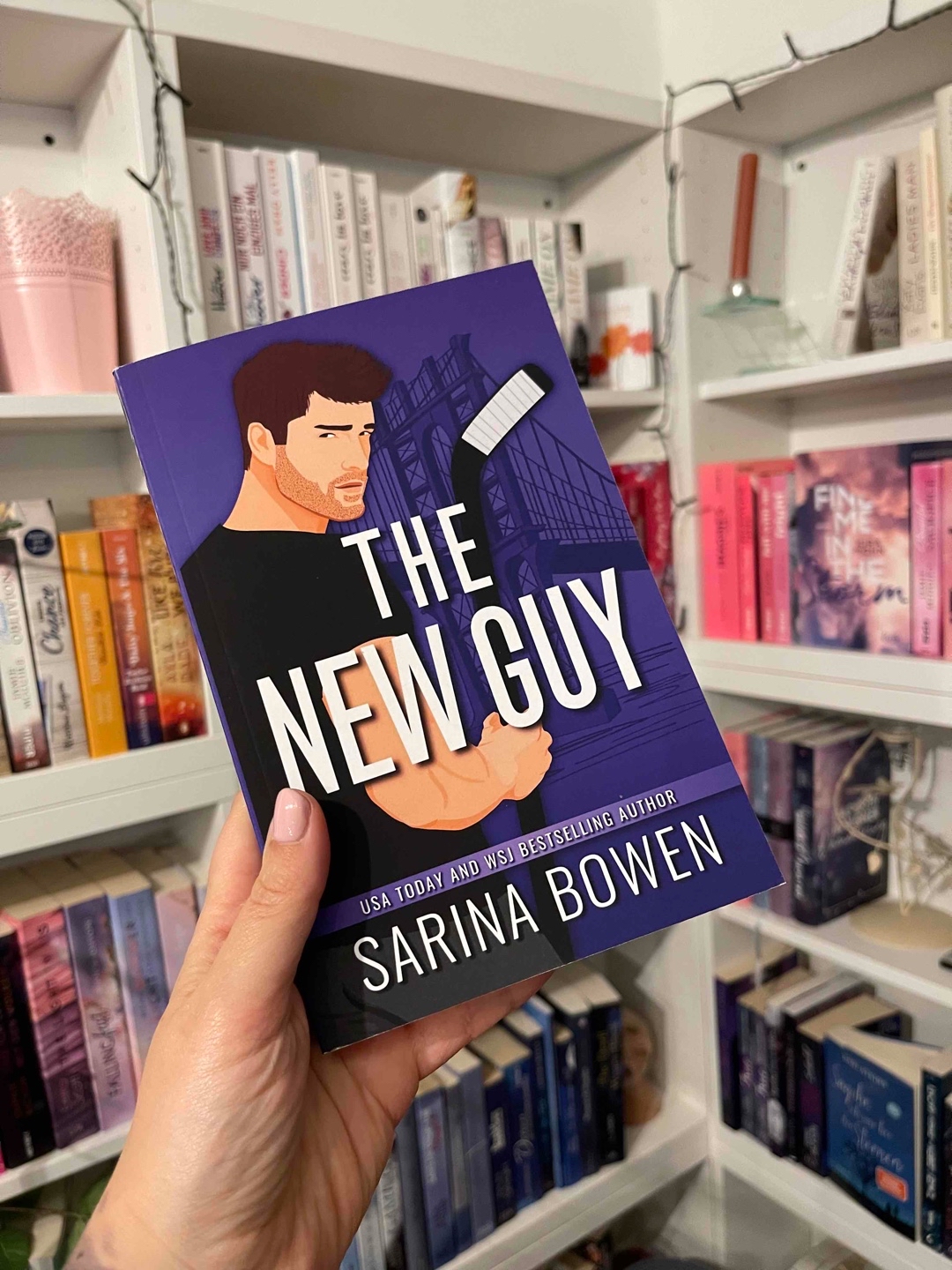 Was soll ich dazu sagen? Gavin und Hudson sind so umwerfend zusammen! Ich liebe die Geschichten von Sarina einfach und bisher habe ich noch niemanden sonst gelesen, der Gay Romance so großartig schreibt wie sie. 🥰 Absolute Empfehlung - auch auf Englisch sind ihre Bücher kein Problem, wie ich finde. ☺️
