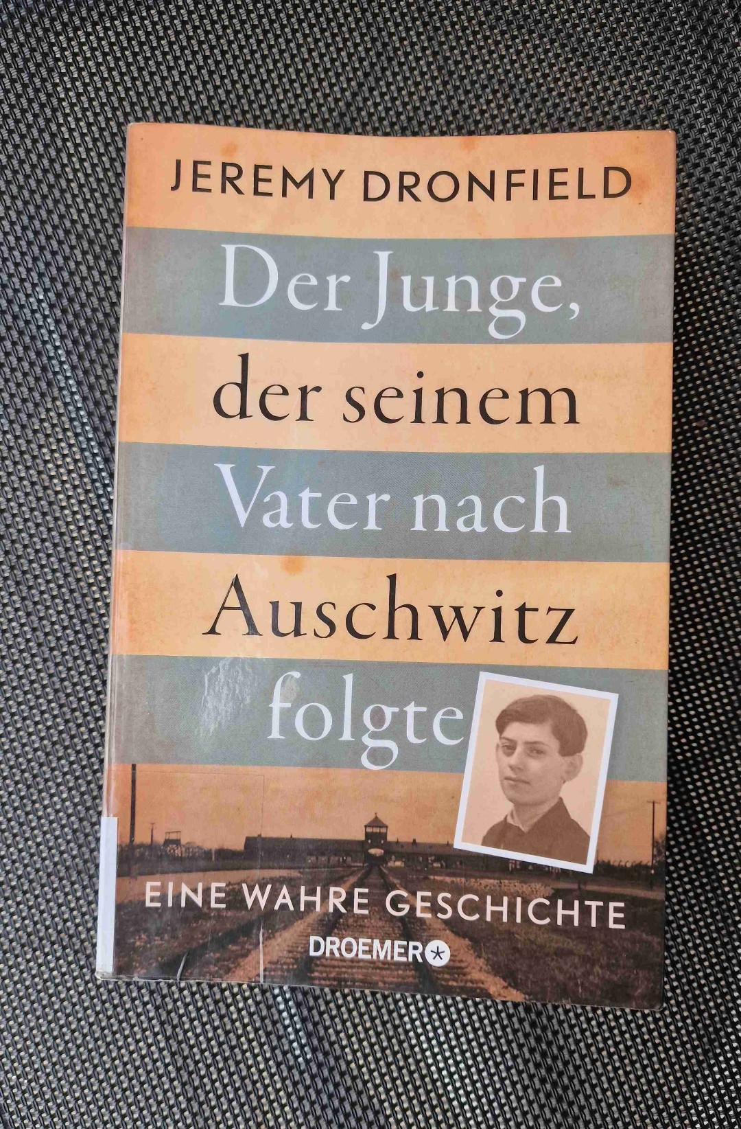Eine Reise voller Gräuel durchzogen von unkaputtbarem Lebenswillen