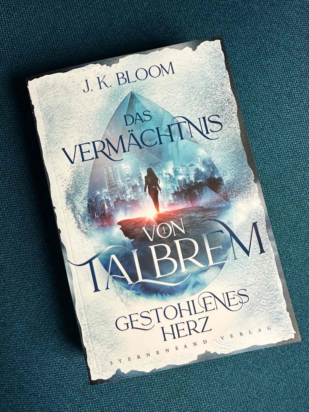 Ein gestohlenes Herz, verbotene Magie und der Wunsch nach dem Leben. ❤️🪄 Ein gelungener Auftrakt zur spannenden Buchreihe.