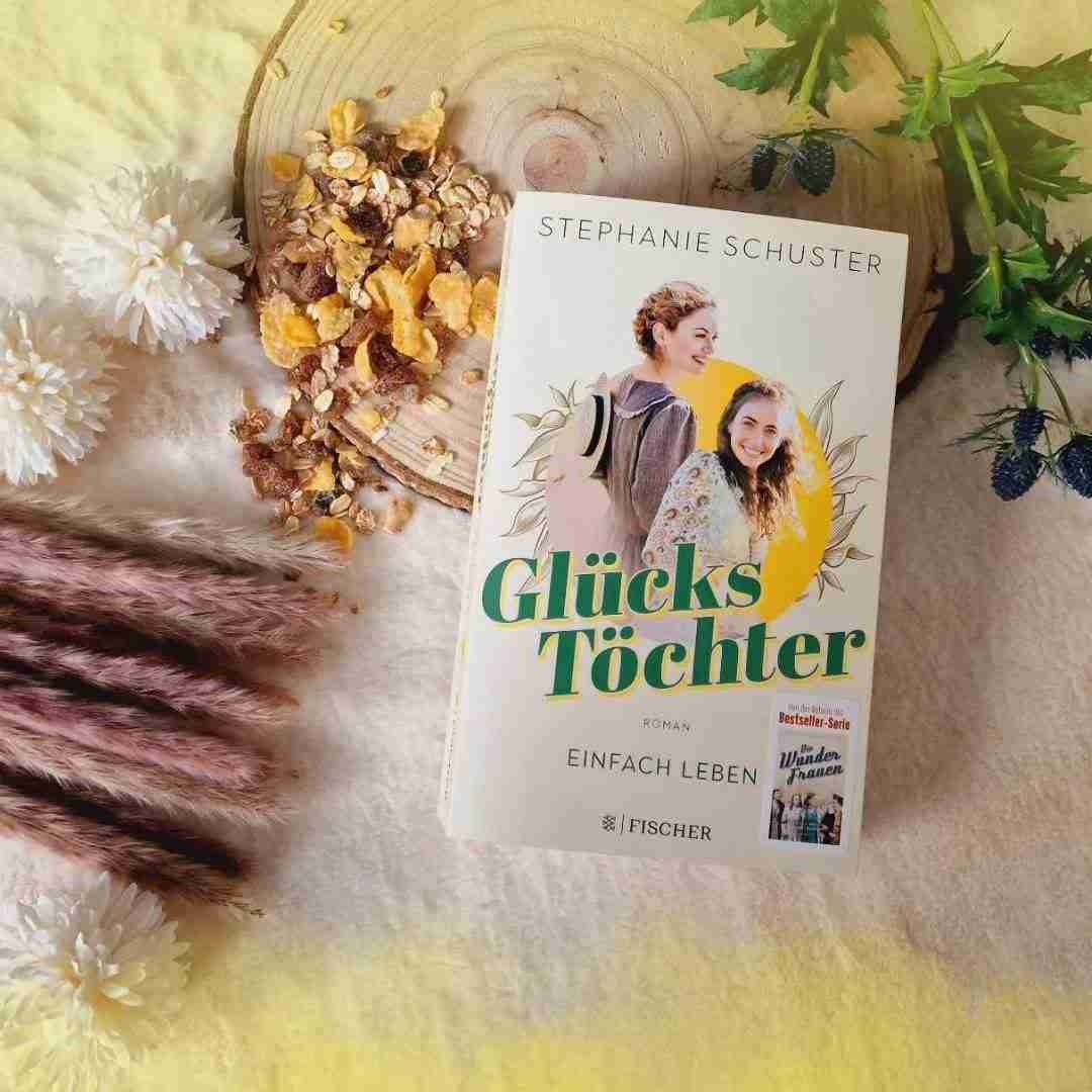 "Glückstöchter - Einfach Leben" von Stephanie Schuster hinterließ mich mit vielen Fragen zurück. Die Story hatte keinen roten Faden und plätscherte vor sich hin mit emotionslosen und unsympathischen Charakteren. Ich werde diese Reihe wahrscheinlich nicht weiterlesen