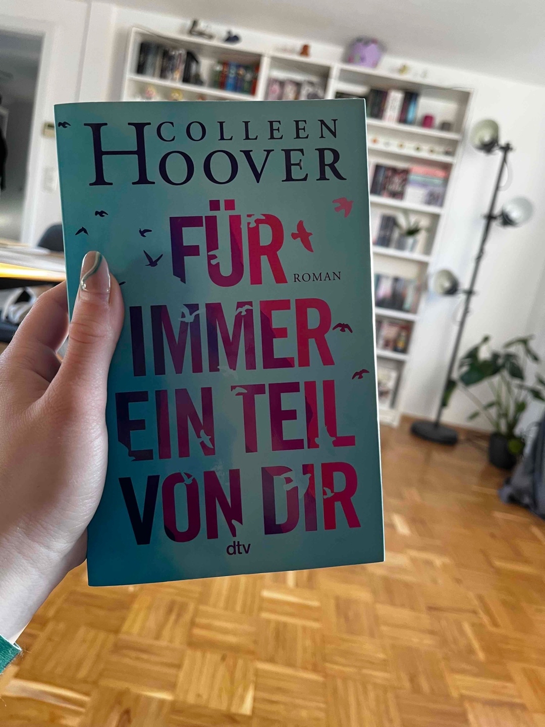 Ein unglaublich emotionales Buch, es macht einem das Herz unglaublich schwer, aber es zeigt einem dass es auch in den dunkelsten Stunden Hoffnung gibt.