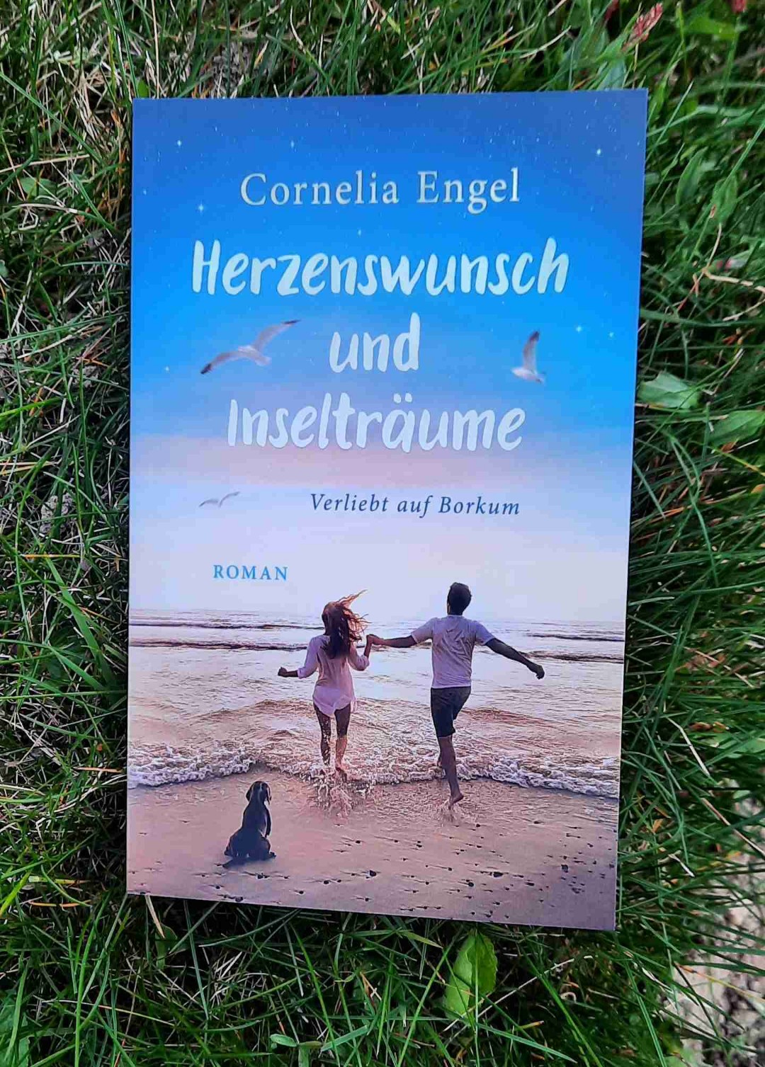 Humorvoll und emotional.