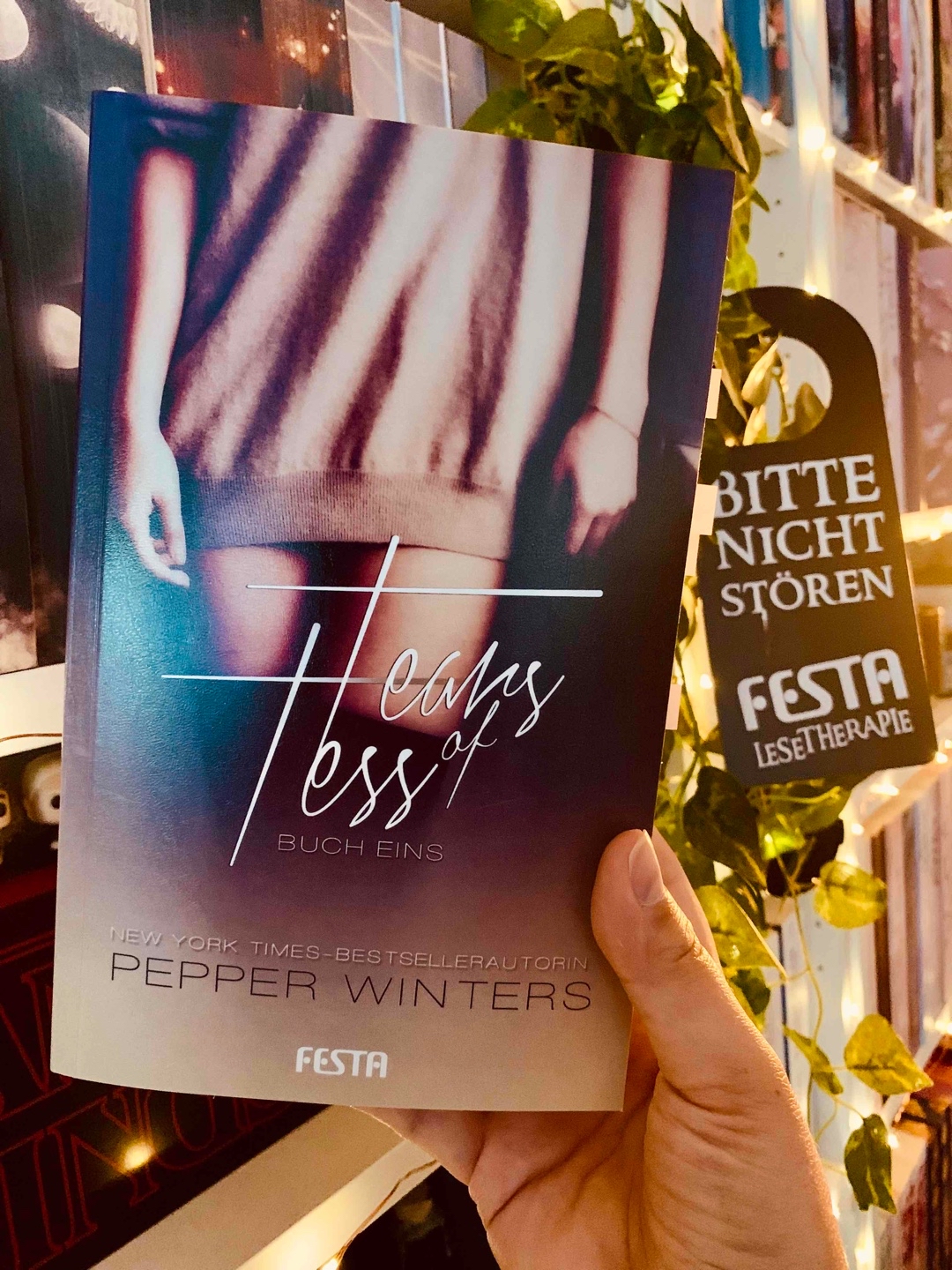 Mein erstes Dark Romance Buch von Pepper Winters und dem Festa Verlag - I'm obsessed 😍
"Monster finden einander im Dunkeln“