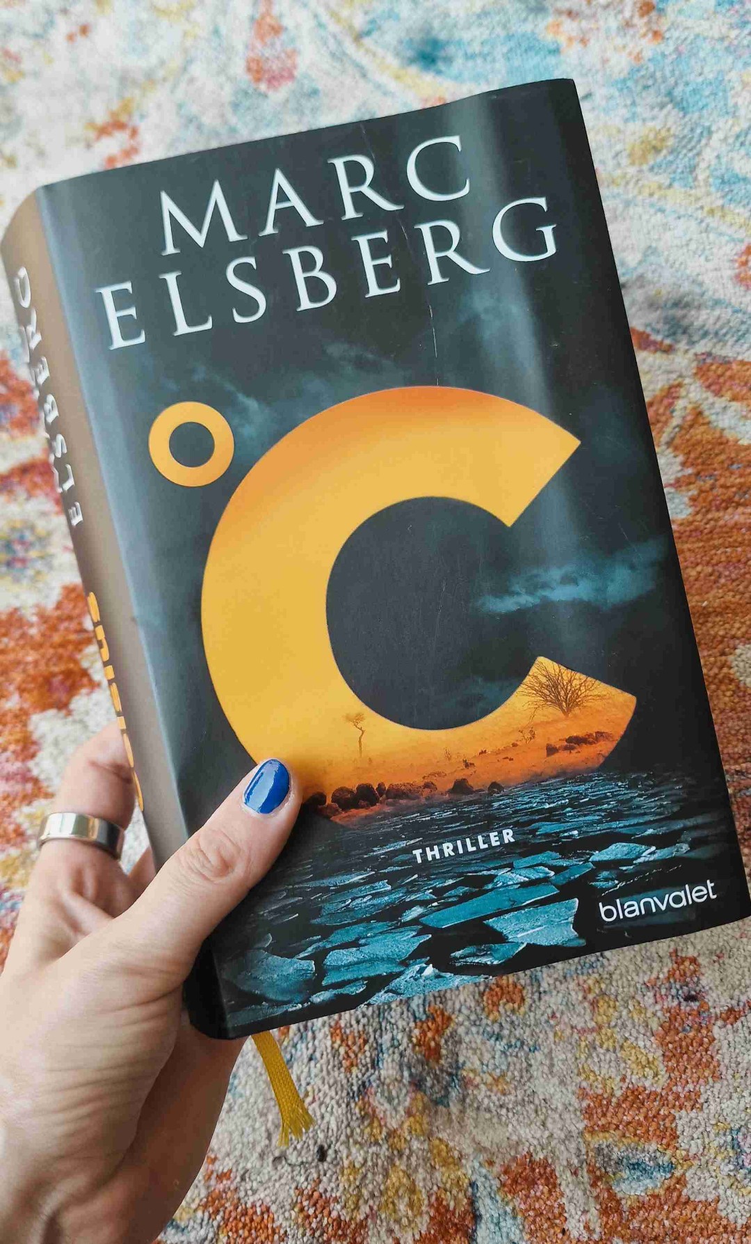 Ein so wichtiges Buch! Es zeigt uns ein düsteres mögliches Szenario rund um den Klimawandel und wie die Nationen der Erde ihn bekämpfen könnten.