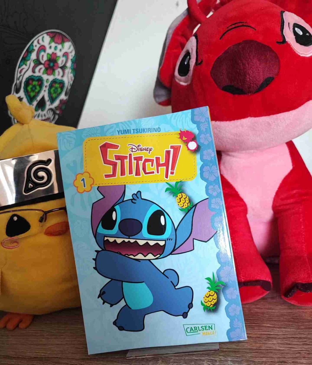 🎀 Kurz Beschreibung 🎀
Süße Kurzgeschichten von Stitch und Yuna zu Beginn und wie er nun in Japan zurecht kommt und dort mit Yunas Familie lebt. Ab der Hälfte süße Kurzgeschichten von Stitch und Lilo. Wirklich viel passiert da nicht sibd halt echt nur Kurzgeschichten über 3 - 5 Seiten und dan kommt die nächste.