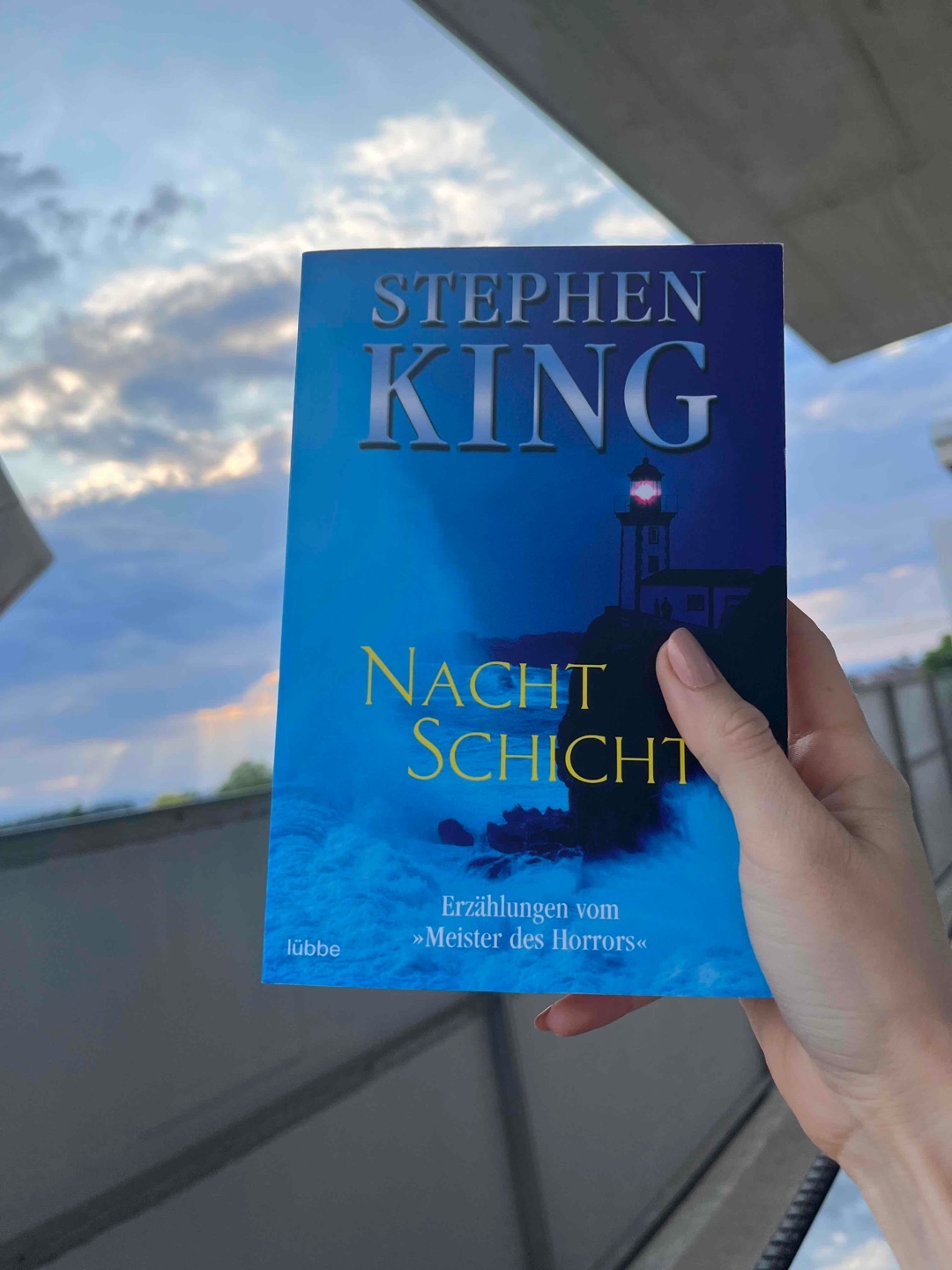 »Wenn man lange genug an etwas denkt, dachte ich, dann wird es Wirklichkeit.«
- Das Schreckgespenst