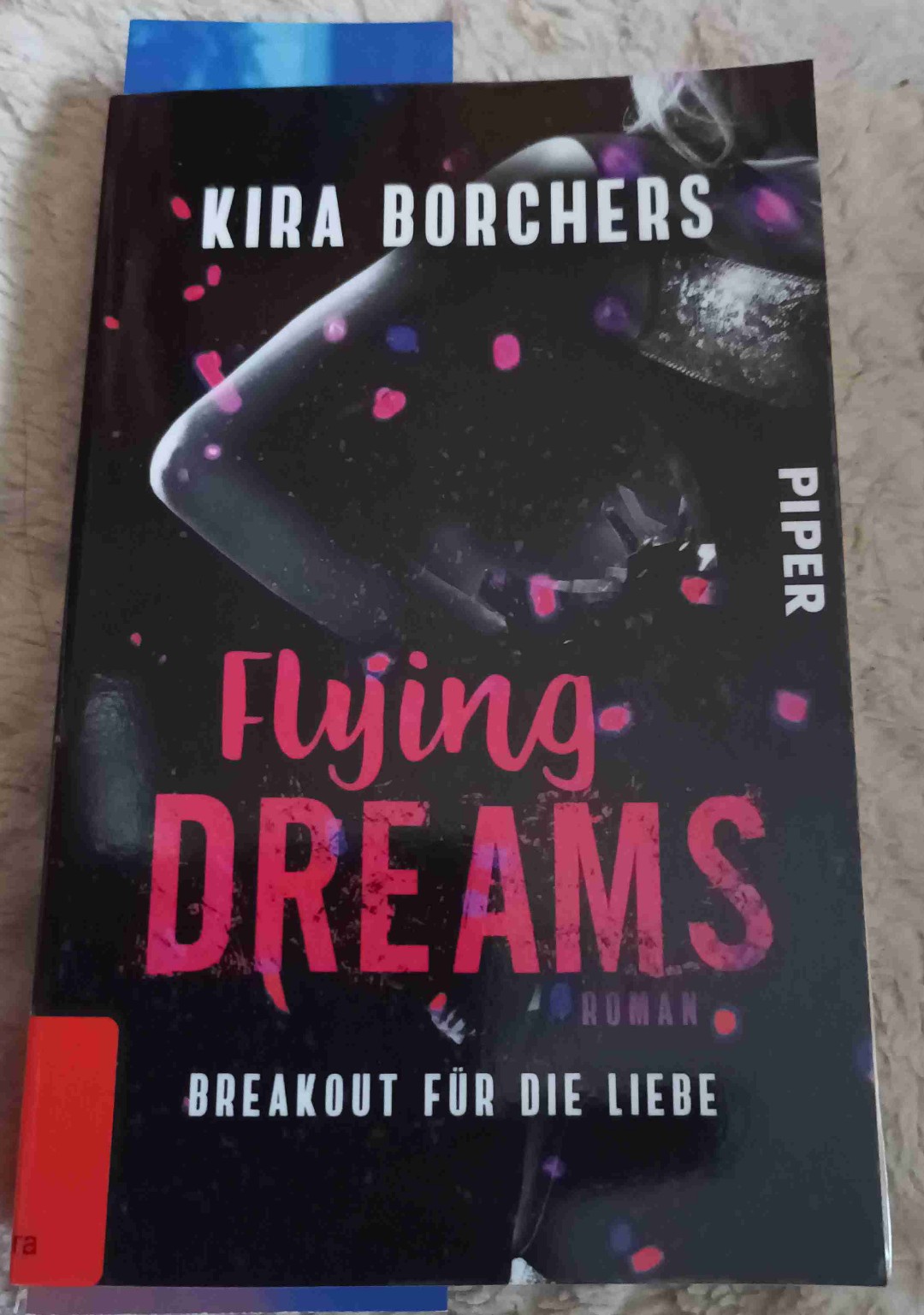 Mir hat auch dieses Buch sehr gut gefallen. Deshalb empfehle ich es weiter.