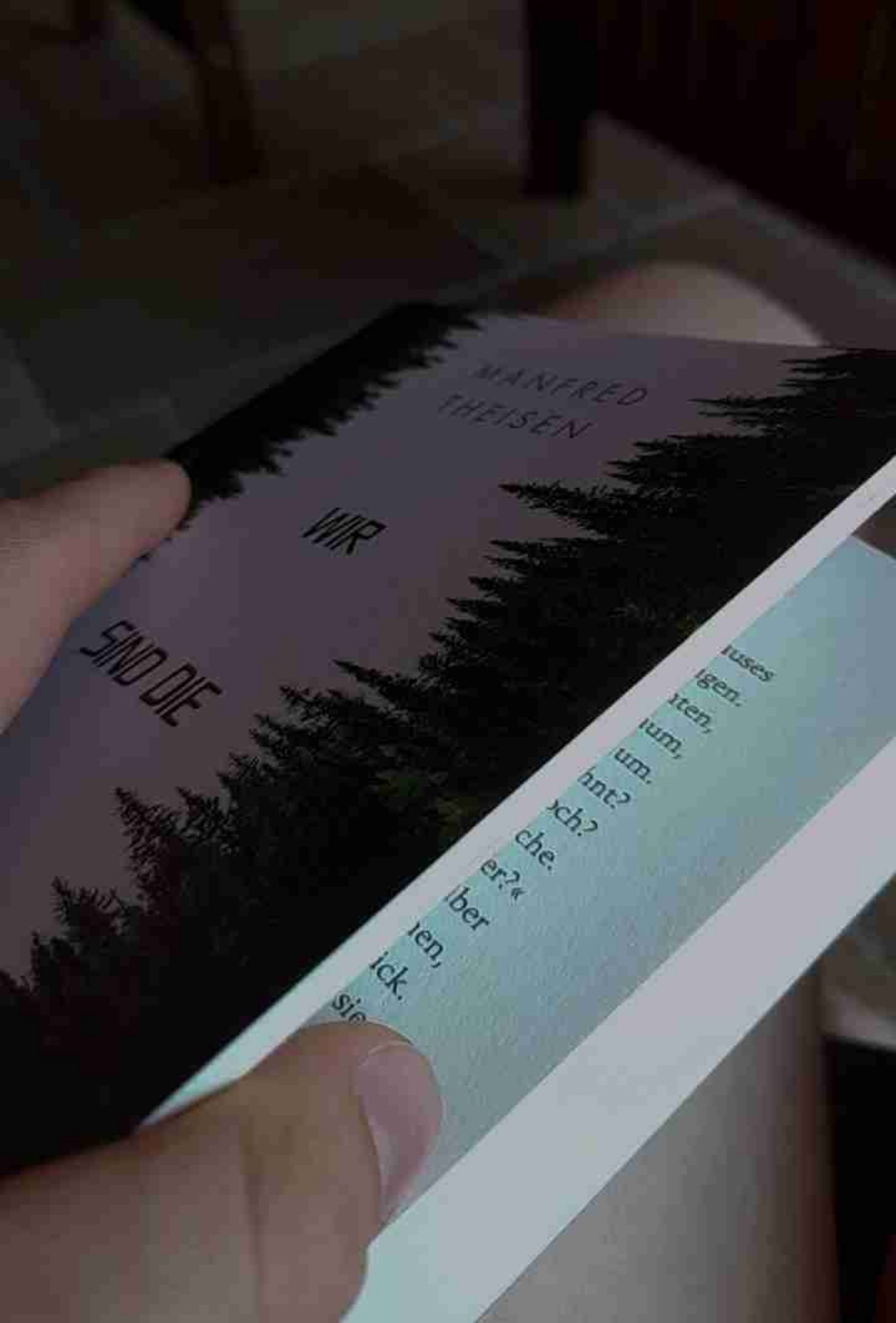 Fand das Buch interessant zu lesen und auch die Story, aber das Ende hab ich nicht so ganz verstanden und am Ende ging es doch ein bisschen zu schnell iwie