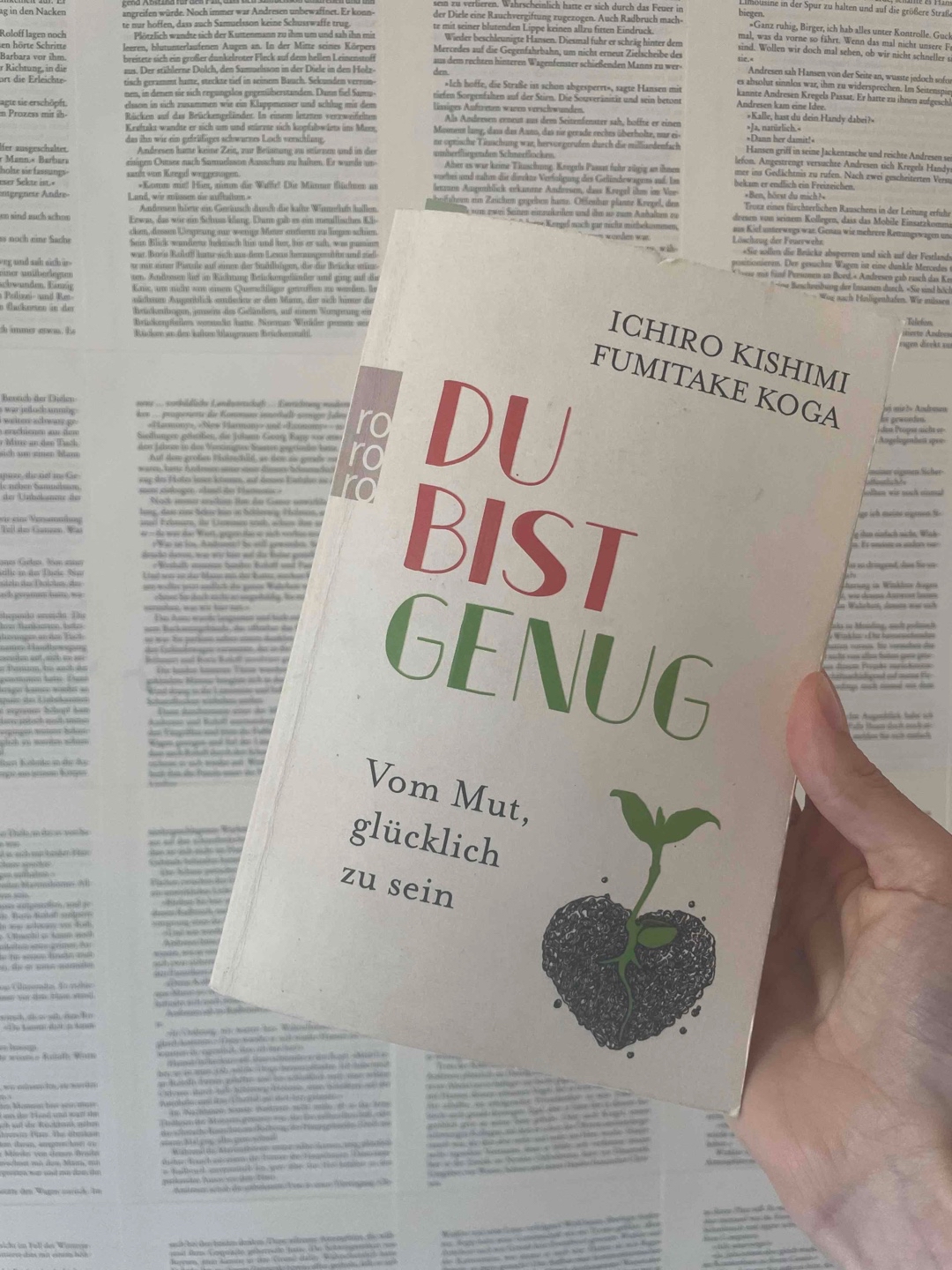 Riesen Empfehlung! Inhaltlich absolut genial und lehrreich! Das Wissen wird durch die Dialogform sehr angenehm und verständlich vermittelt und auch der Aufbau des Buches empfand ich als super.
Mein einziger Kritikpunkt: Teilweise etwas repetitiv...
