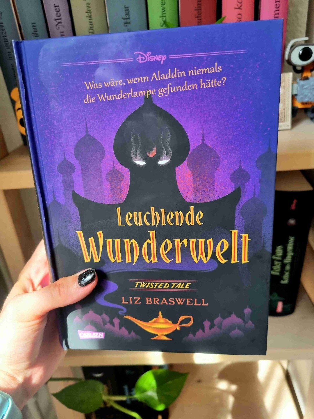 Eine etwas düstere "Aladdin"-Story mit einer starken Jasmin und einem noch irreren Dschafar.
Ein Buch über Missstände, Freundschaft und Liebe - hat mir sehr gut gefallen.