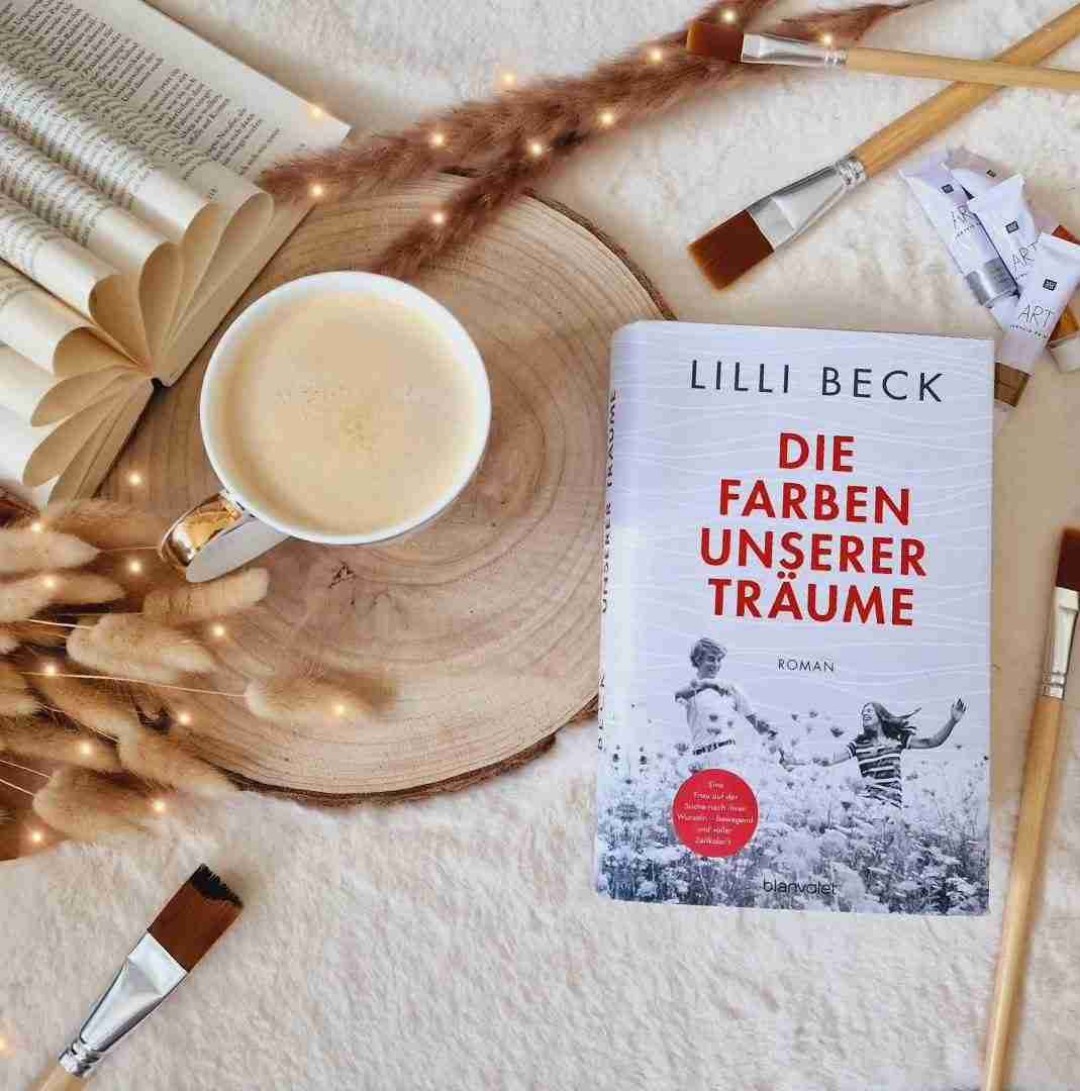 "Die Farben unserer Träume" von Lilli Beck entführte mich in eine wunderbare Zeit, mit herzlichen Charakteren, einer atemberaubenden Atmosphäre, in der ich mich wohlfühlte und mitfieberte ab der ersten Seite. Eine absolute Leseempehlung!