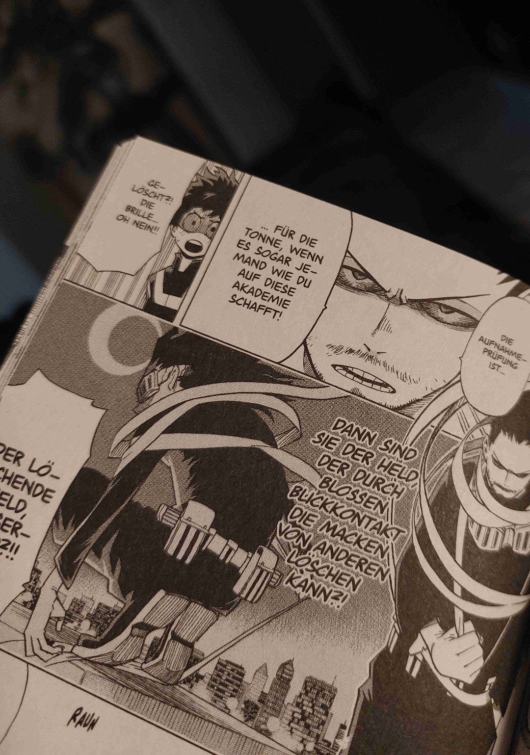 Aizawa existiert .. was will man mehr? Glatte 10/10 (ne jokes aside.. viel zu viel Text, mir ist mega die Lust vergangen danach noch einen weiteren Band zu lesen :/)