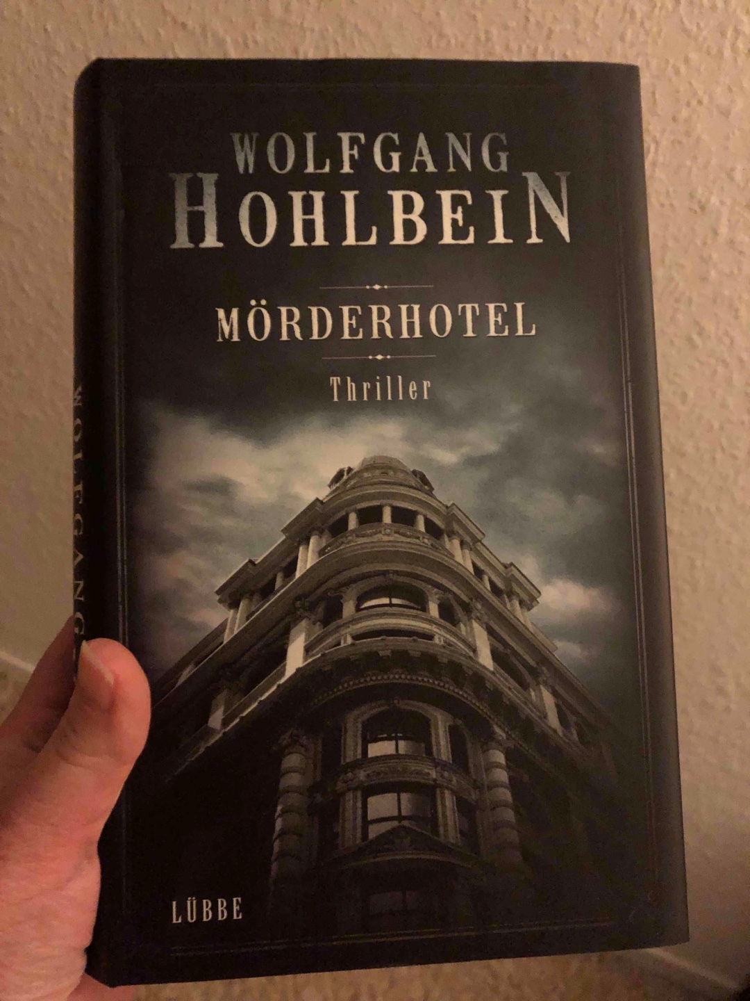 Einerseits ganz spannend und interessant, aber dann auch wieder etwas langatmig.