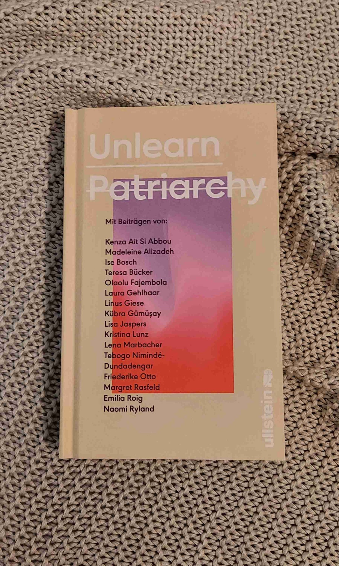 Wichtiges und interessantes Buch, das viele Denkanstöße bietet und dazu anregt, kritisch nachzufragen und vor allem auch sich selbst zu hinterfragen. 
An der ein oder anderen Stelle waren mit die Essays zu oberflächlich. Wer mehr wissen will, muss selbst recherchieren. 