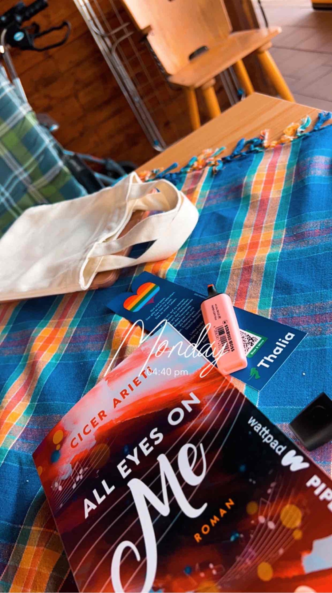 Ich finde das Buch richtig schön könnte in vielen Teilen auch eine Geschichte von mir sein. Aber alles in allem richtig schon gut zu lesen und sehr Emotional.