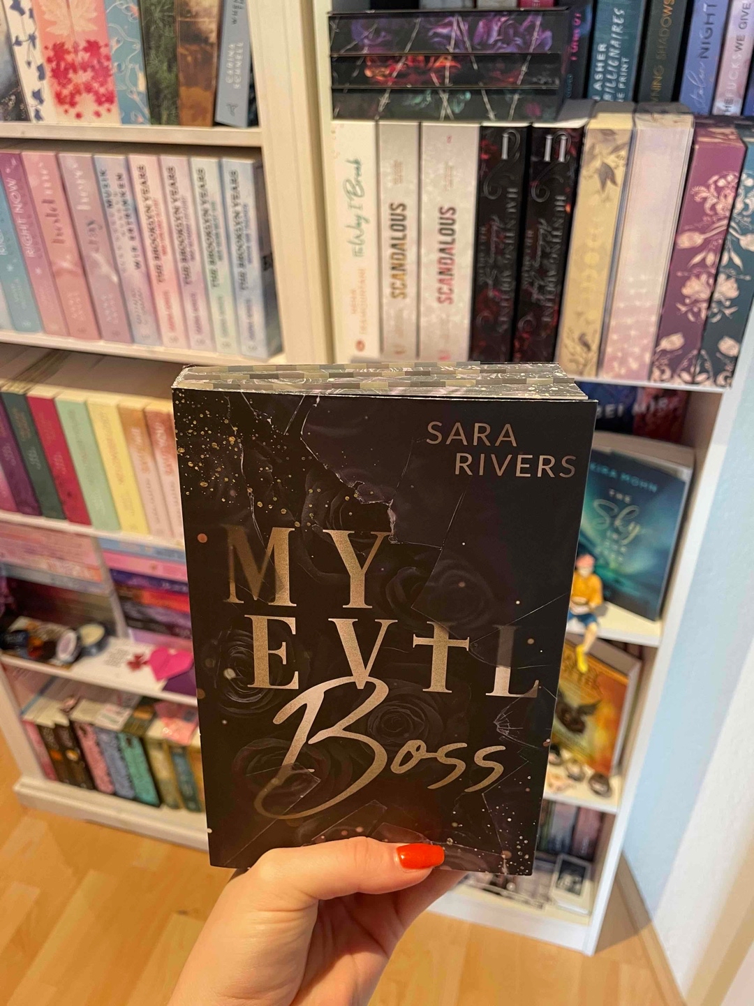Ich wusste, als ich das Buch vorbestellt hatte, dass es nur gut werden kann. Aber dass es so gut wird, hatte ich nicht erwartet. 🥹🖤