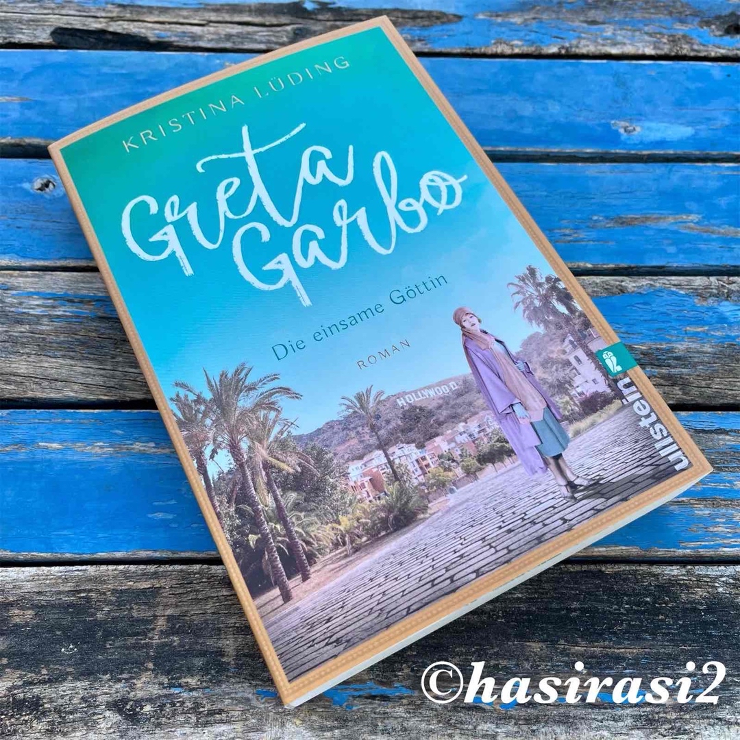 Kristina Lüding lässt die junge Greta Garbo wieder auferstehen. Sie stellt sie nicht als kühlen, blonden Engel dar, sondern zeigt alle ihre Schwächen und Fehler und die Kämpfe, die sie austragen muss.