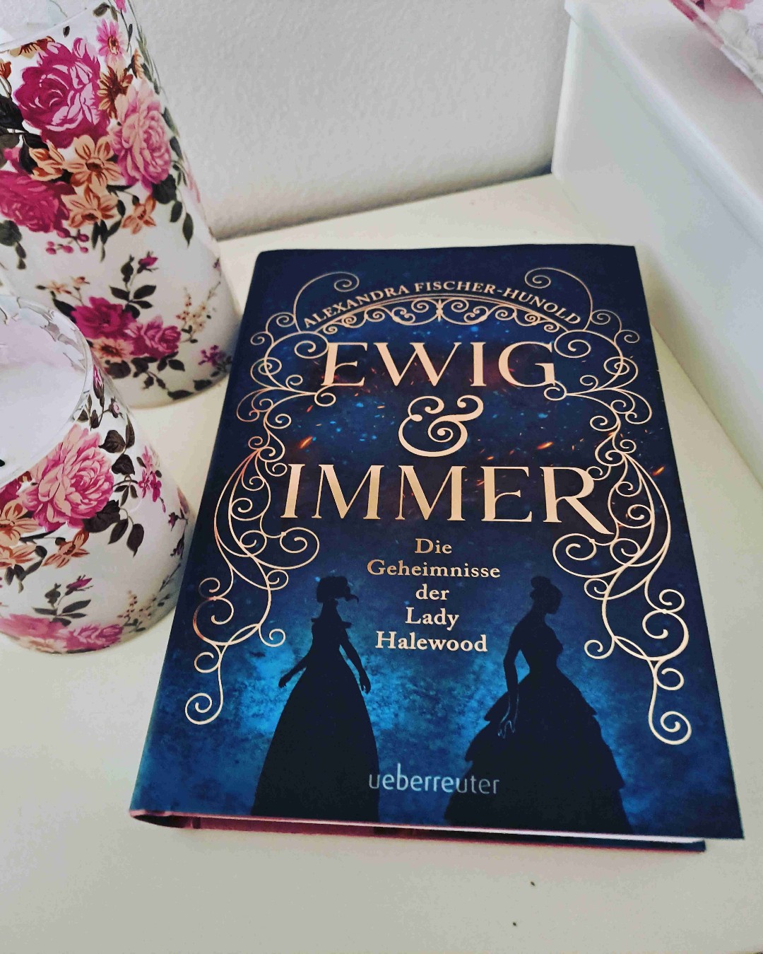 Die Geschichte enthält rätselhafte Ereignisse ein wunderschönes Setting und die Protagonistin besitzt eine starke Persönlichkeit. Es war ein tolles Leseerlebnis ganz nach meinem Stil und dieses Buch ist jetzt schon eines meiner Jahres-Highlights 🥰📚
