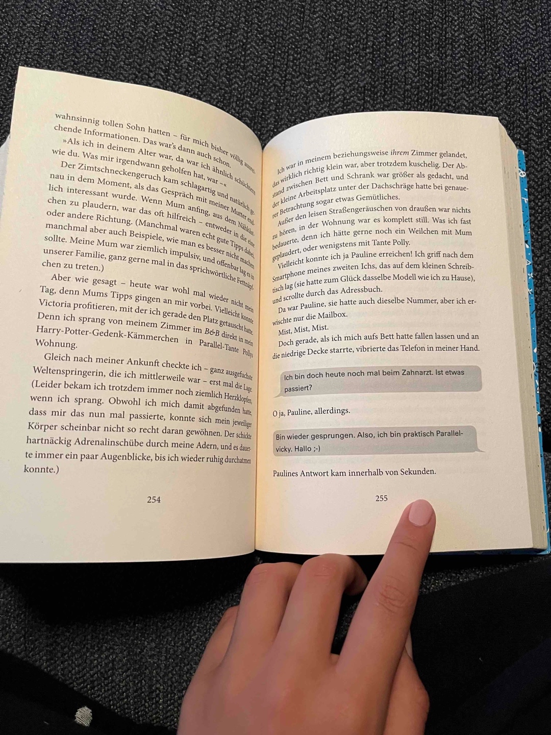 "Äh ja der wahnsinnig spannende Ruderclub unserer Schule bargt mehr Geheimnisse als Heidi Klums Liebes leben" (Zimt & zurück seite 264)