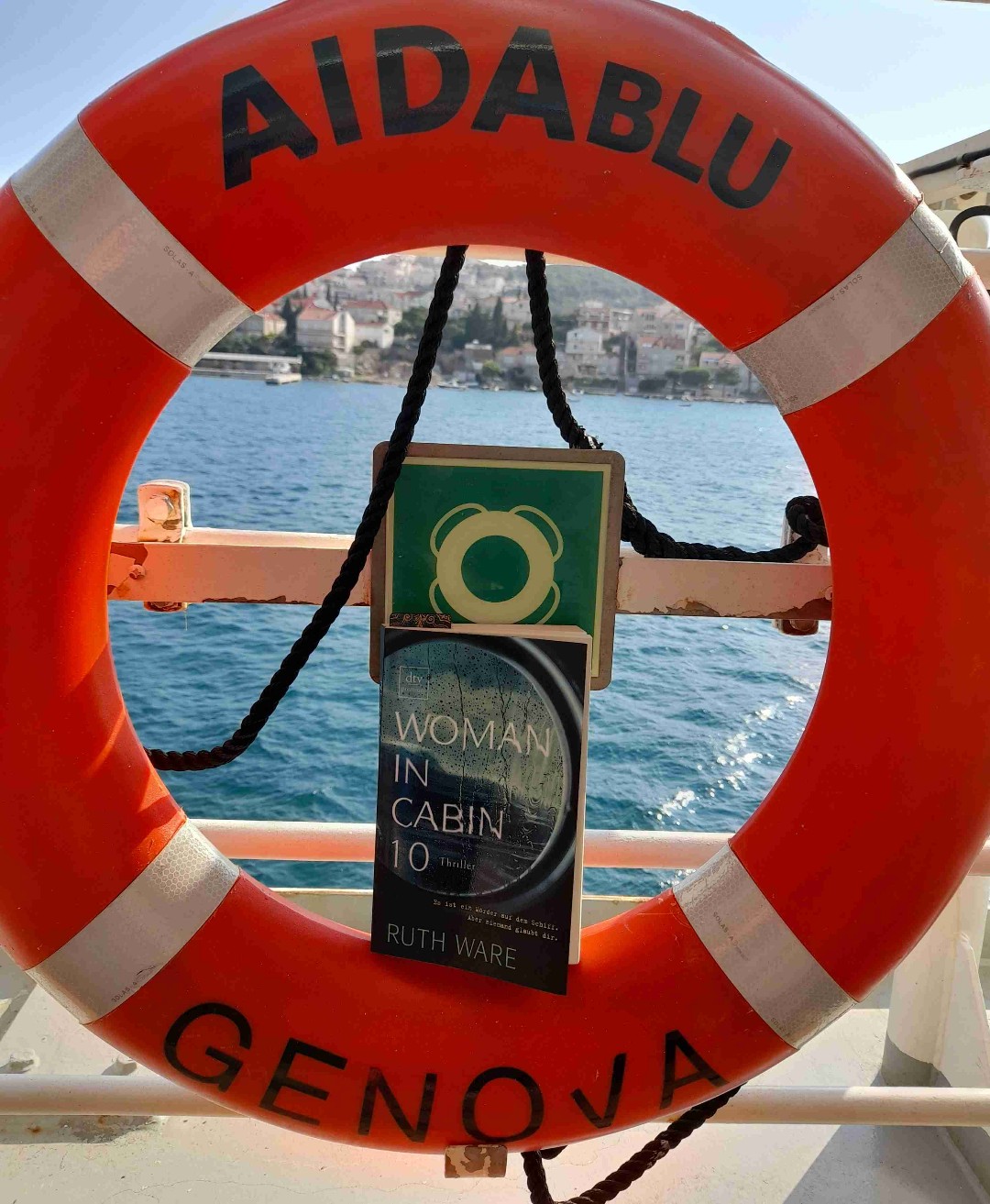 Spannendes Buch mit Wendungen. Leseempfehlung! Vor allem auf Kreuzfahrt! 🛳