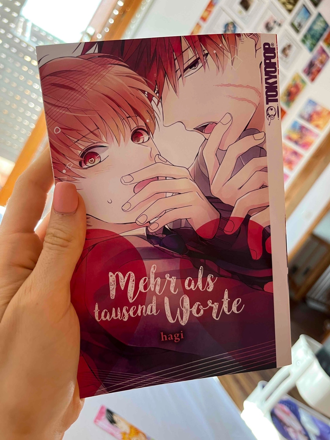 Der Titel passt gut zur Geschichte, die für alle Leser*innen geeignet ist, die sanfte BL mögen. Hier ist keinerlei sexuelle Handlung enthalten☺️ Es ist eine Handlung zwischen einem ruhigen Jungen und einem scheinbaren Rowdy✨
#DailyBoysLove Nr.4