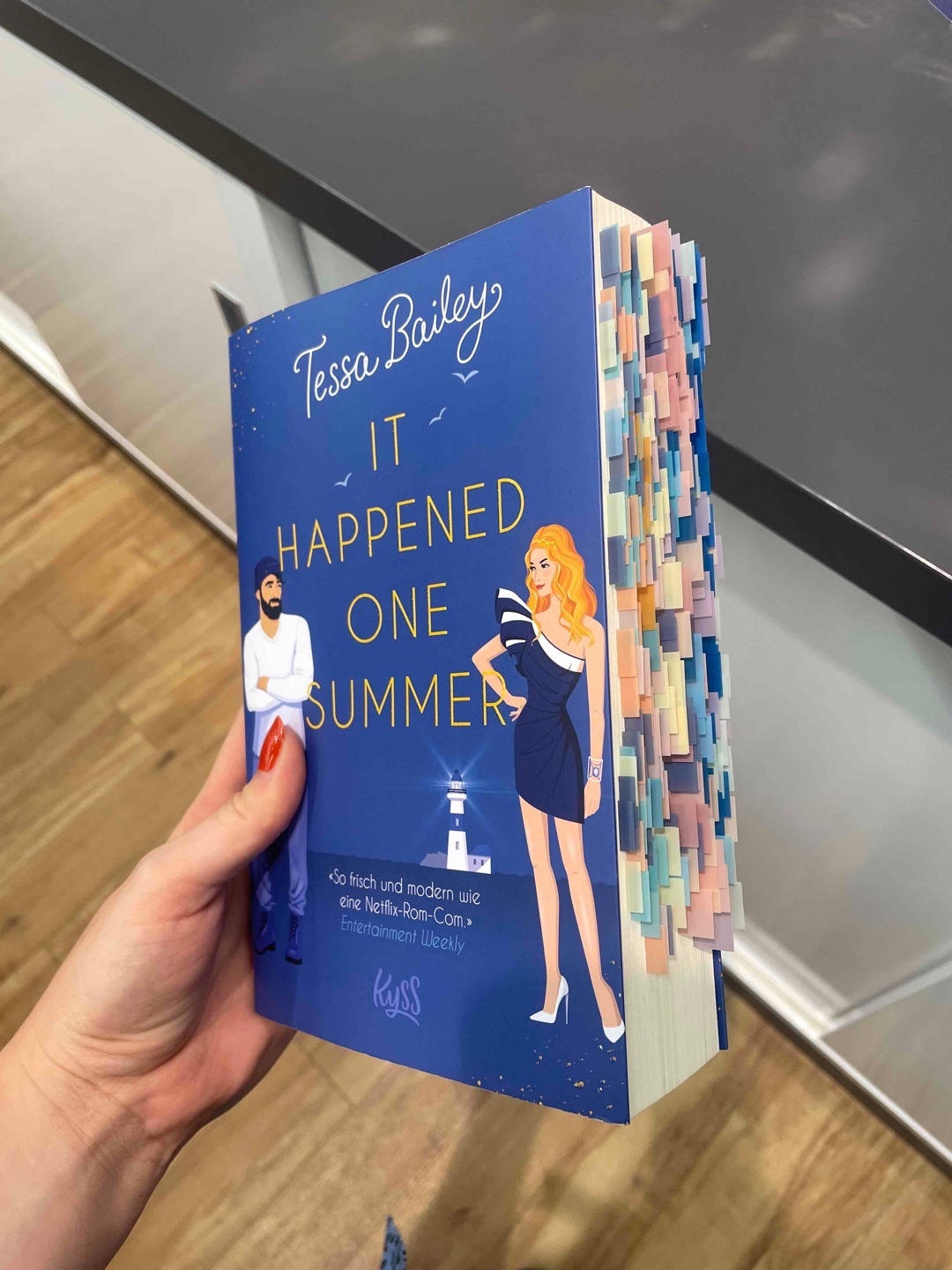 Wow, wow, wow! Ich hab absolut gar nicht damit gerechnet, aber das Buch schreit nicht nur nach Jahreshighlight sondern hat sich sogar einen Platz auf der Lieblingsbücher-Liste verdient 🥹💙
