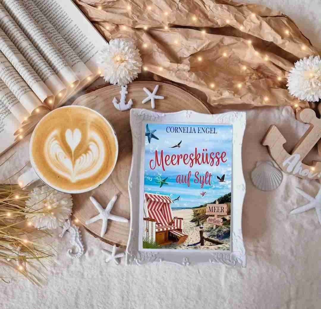 "Meeresküsse auf Sylt" von Cornelia Engel ist ein wunderschöner Kurzroman zum Abtauchen und Genießen - wie Urlaub im Kopf. Ich freue mich jetzt schon auf die Fortsetzung.
~ Kurzreise nach Sylt ~ leckeres Eis und Pasta inklusive ~ ein Gastroroboter zum Verlieben ~