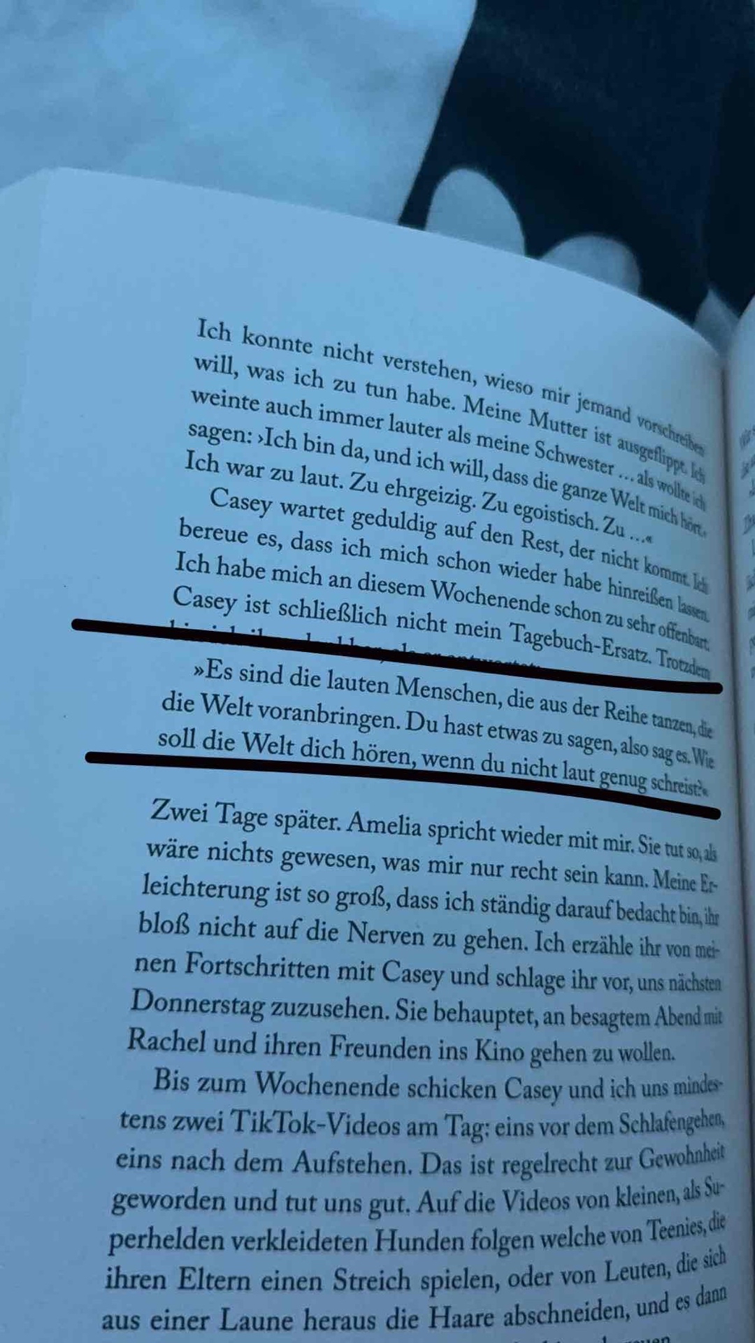 Wie immer, wenn man ein Buch von morgane liest, einfach unbeschreiblich emotional, super schöne Liebesgeschichte. Sehr sehr wichtige und aufwühlende Themen werden beschreiben, aber das macht es so mitreißend🥹