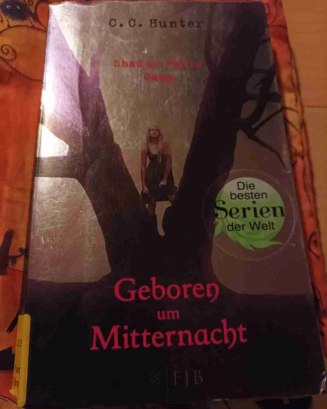 Das Buch hat mir sehr gut gefallen. Bin auf den zweiten band gespannt den ich mir aber noch ausleihen muss.