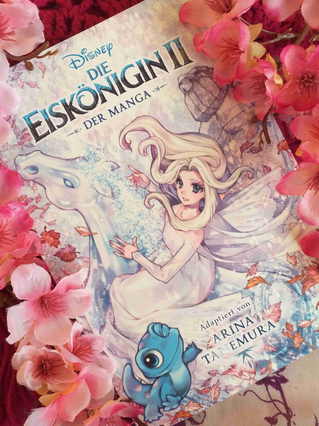 Die Zeichnungen sind traumhaft & ich bereue es nicht den Manga gekauft zu haben. Allerdings kommt die Story darin  doch etwas zu kurz - was auf Manags, soweit sie keine Reihe sind, wohl immer etwas zutrifft -, & ist nicht so ausführlich wie der Film. Ist knapp gehalten wie eine Gute-Nacht-Geschichte zum Vorlesen für Kleinkinder. 

Könnte aber sein, dass ich auch nur so empfinde, weil ich den Film eben kenne & ganz besonders liebe. 