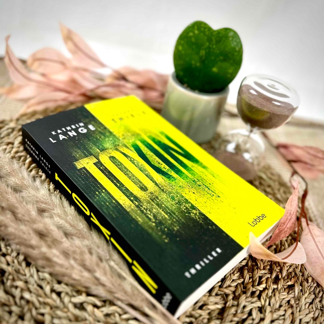 Mit erhobenem Zeigefinger durch den Thriller…