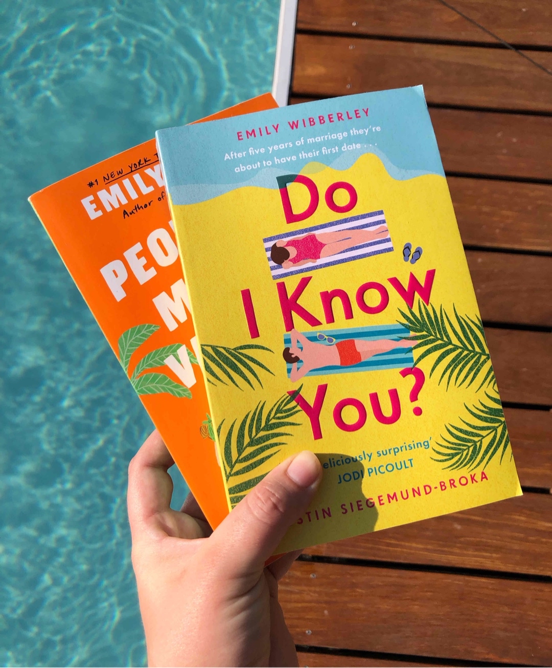 Tolles Buch für den Sommer! Die Thematik hat mir gut gefallen, da es mal was ganz neues war im Romance Genre. Große Empfehlung, vor allem wenn man Lust auf Urlaubsgefühle hat.
