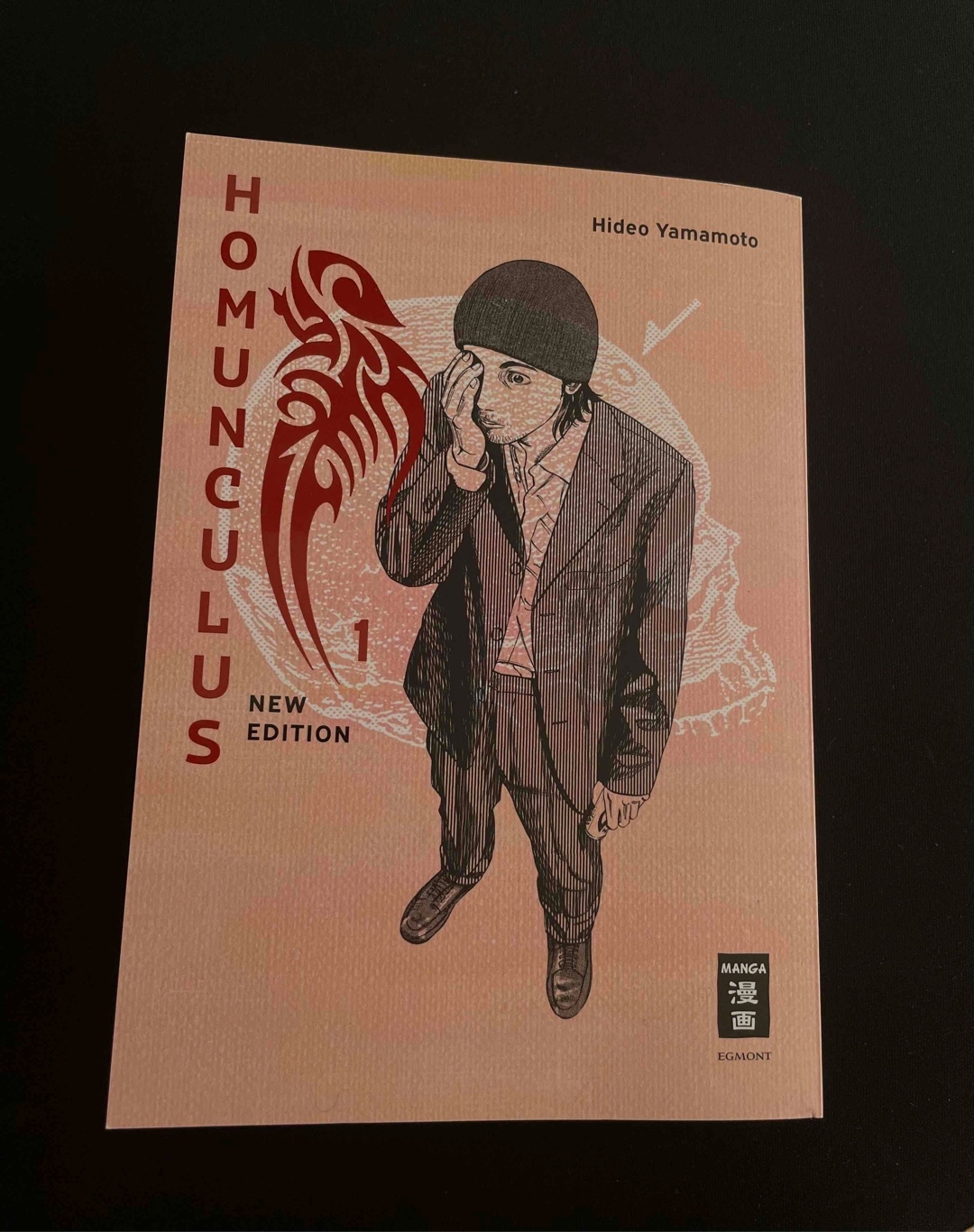 War völlig Planlos was das Werk angeht, allerdings hat es mich schnell gepackt. Die Zeichnungen sind wirklich auf einem hohen Niveau und auch sehr detailreich was mir sehr gut gefällt. Auch die Story finde ich gut und bin gespannt wie es nun mit Band 2 weiter geht.