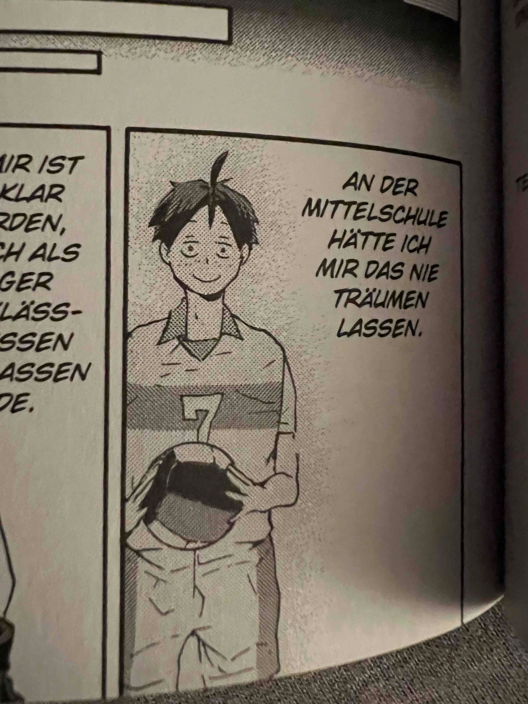 Yamaguchi ist mein Lieblingscharakter, deswegen war ich froh, dass er etwas mehr im Vordergrund stand (auch wenn… na ja… 🙃). Außerdem bin ich traurig, dass uns der Anime Middle School Tadashi vorenthalten hat???? Er sah aus wie eine kleine, müde Erdbeere 😩❤️