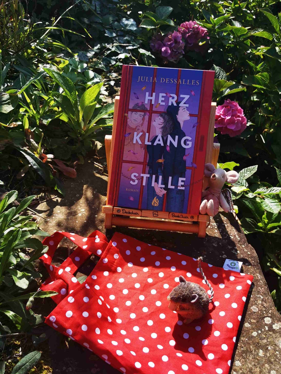 Was für ein emotionales und wunderschönes Buch! Es wandert direkt auf die Lieblingsbücherliste. 
