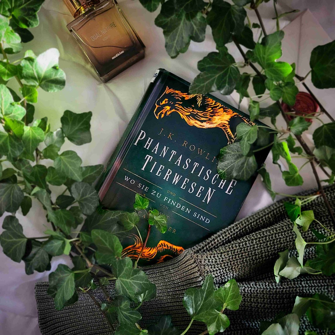 Von der Acrumantula über den Hodag bis hin zum Zentaur gibt das Buch Einblick in die fantastische Welt der Tierwesen. Bereits die einführenden Worte sind mit vielen Informationen über die Zaubererwelt gespickt.
