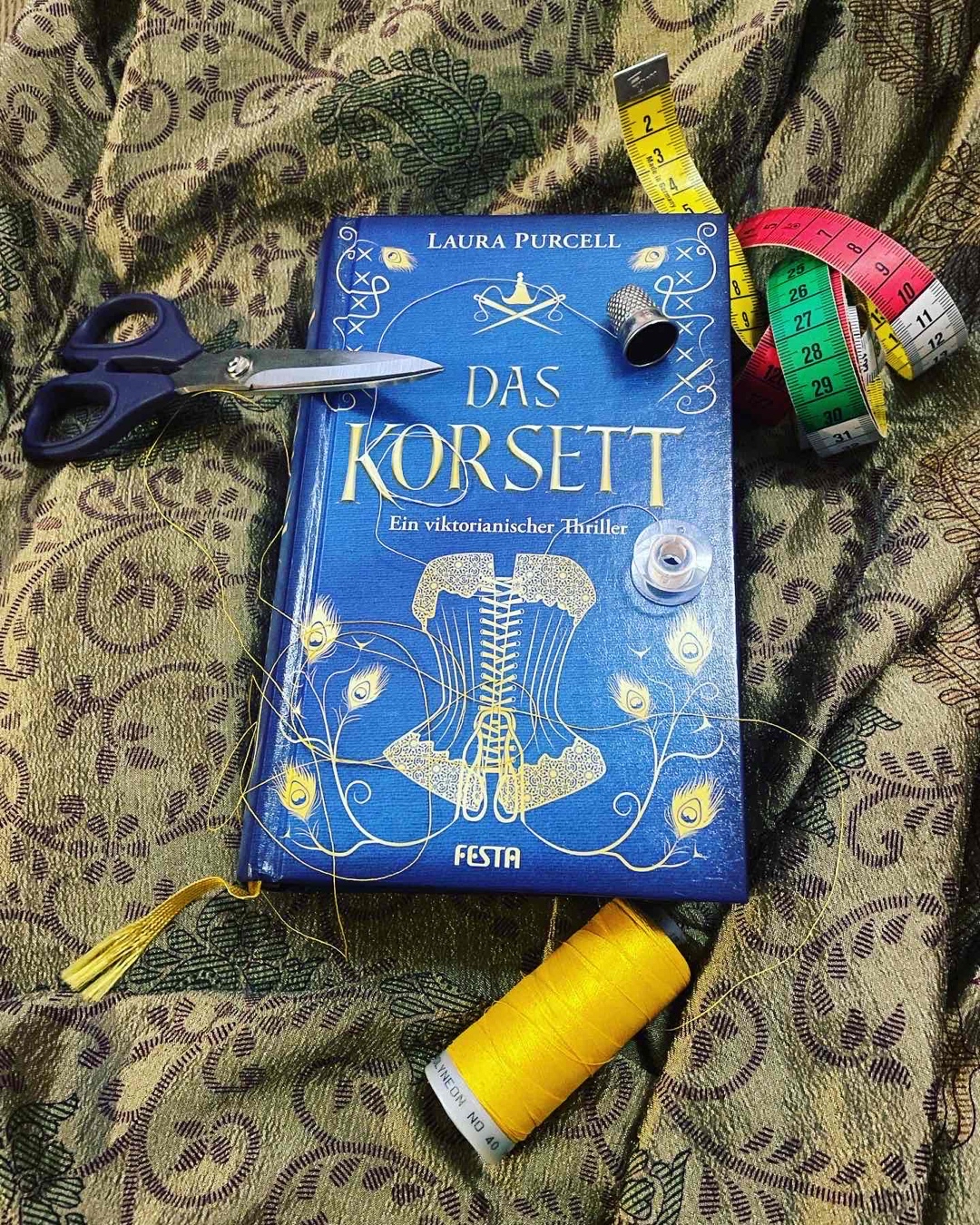 Hoch lebe Festa-Hoch lebe "das Korsett". DAS Buch mit "Extraklasse"