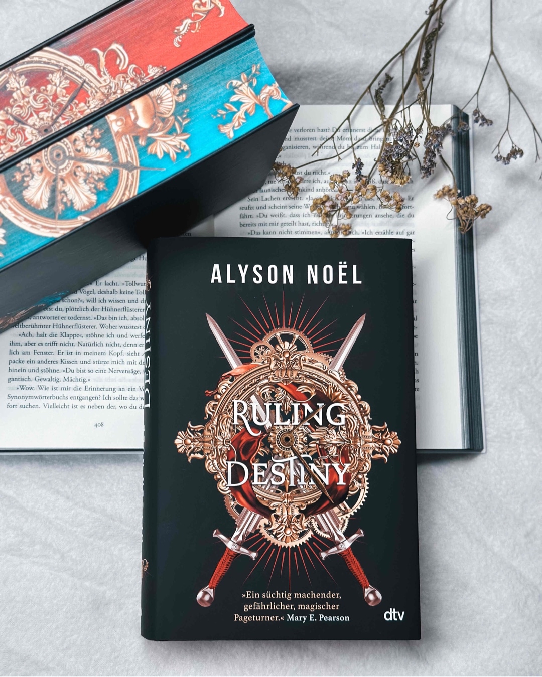 Band 2 der spannenden Zeitreise Geschichte von Alyson Noël mit viel Spannung & Geheimnissen. ✨🖤🗡️